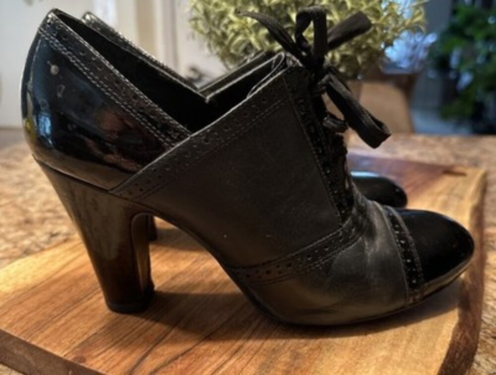 Womens Laceup Wingtip Oxford Heel 7.5 US Blk Academia Schoolgirl Preppy leather